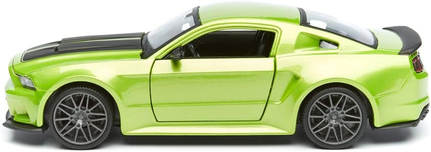 Maisto 1:24 Scale 2014 Ford Mustang Street Racer Diecast Vehicle (Colors May Vary)