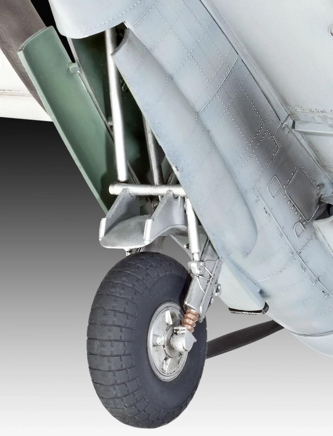 Revell 04758 De Havilland Mosquito Mk IV Airplane Kit