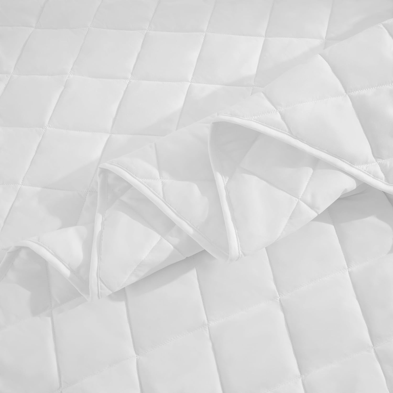 SLEEP ZONE 3-Piece Printed Quilt Set - Full/Queen Size - Lightweight Reversible Bedding Coverlet Set for All Season (Classic Paisley Pattern)