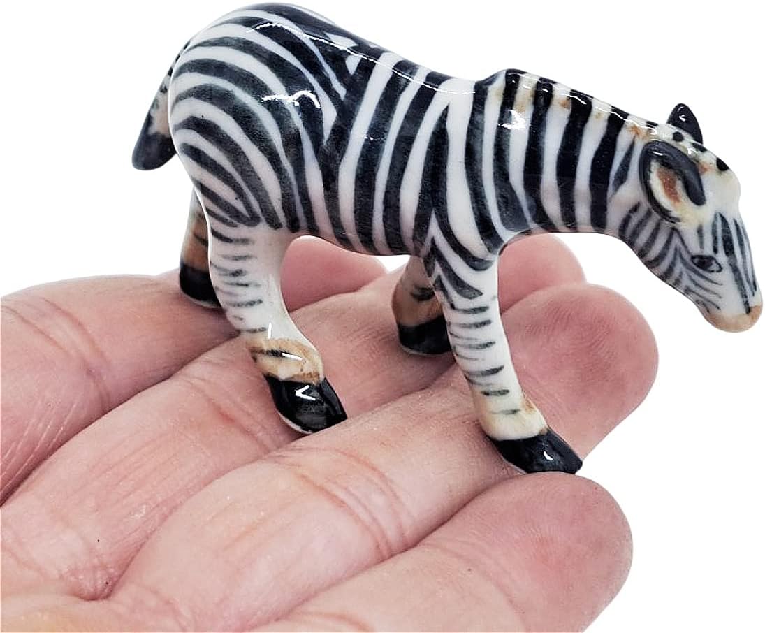 WitnyStore Tiny 2¾" Brown Standing Look Right Giraffe Figurine - Miniature Hand Made Ceramic Giraffes Tropical Savanna Africa Wild Life Cute Animals Porcelain Decorative Collectible Figure Décor Gifts