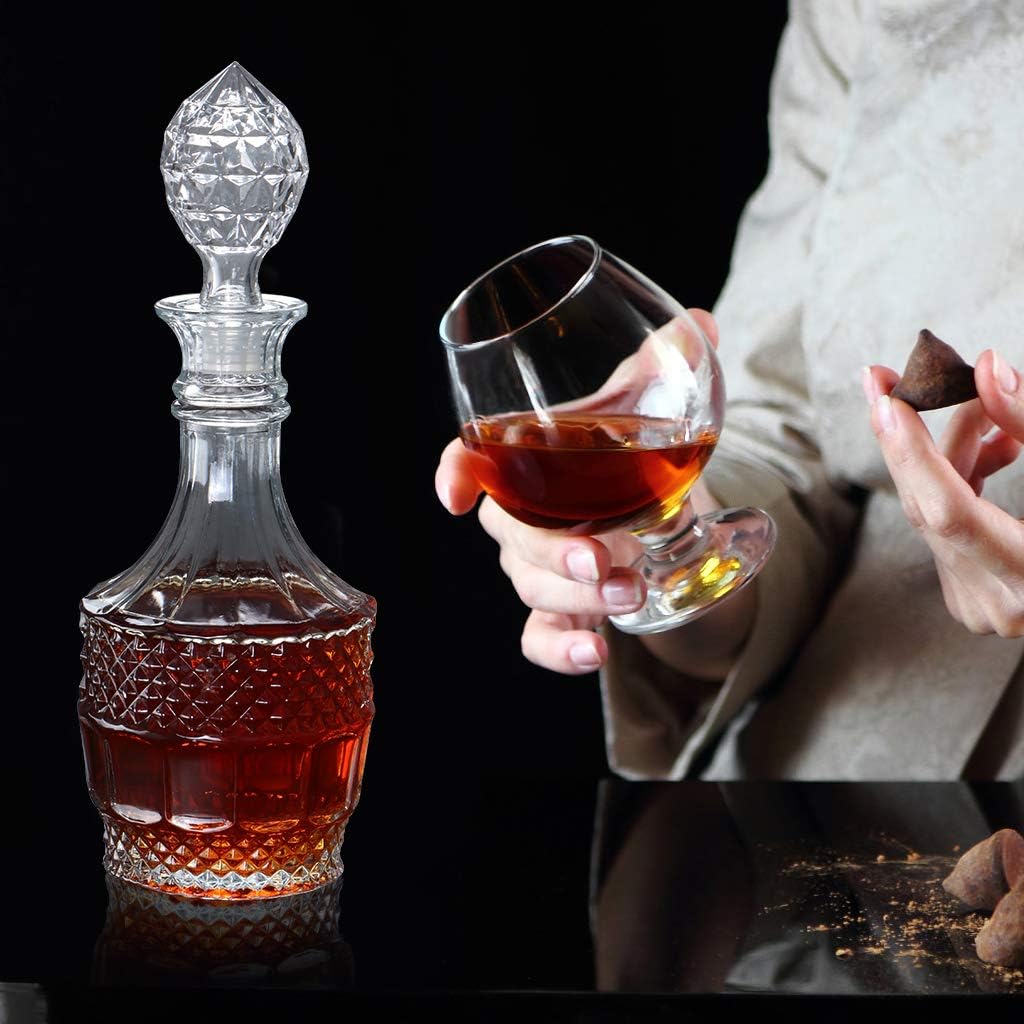 MDLUU Liquor Decanter, Glass Decanter Bottle with Airtight Stopper, Wiskey Vodka Bourbon Decanter for Gift, Home, Bar, Party Decor, 27oz/800ml Clear