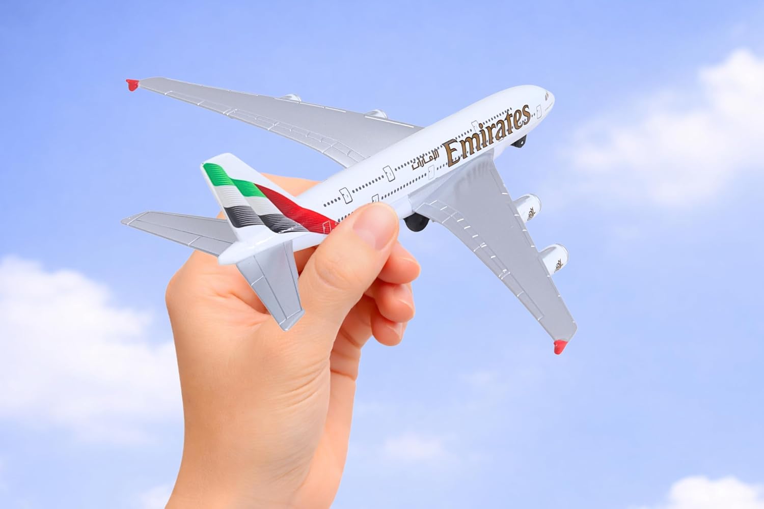 Daron Toy Airplane RT9904 – Emirates A380 – Die-Cast Metal Model Airplane Toy with Plastic Parts for Kids Ages 3+