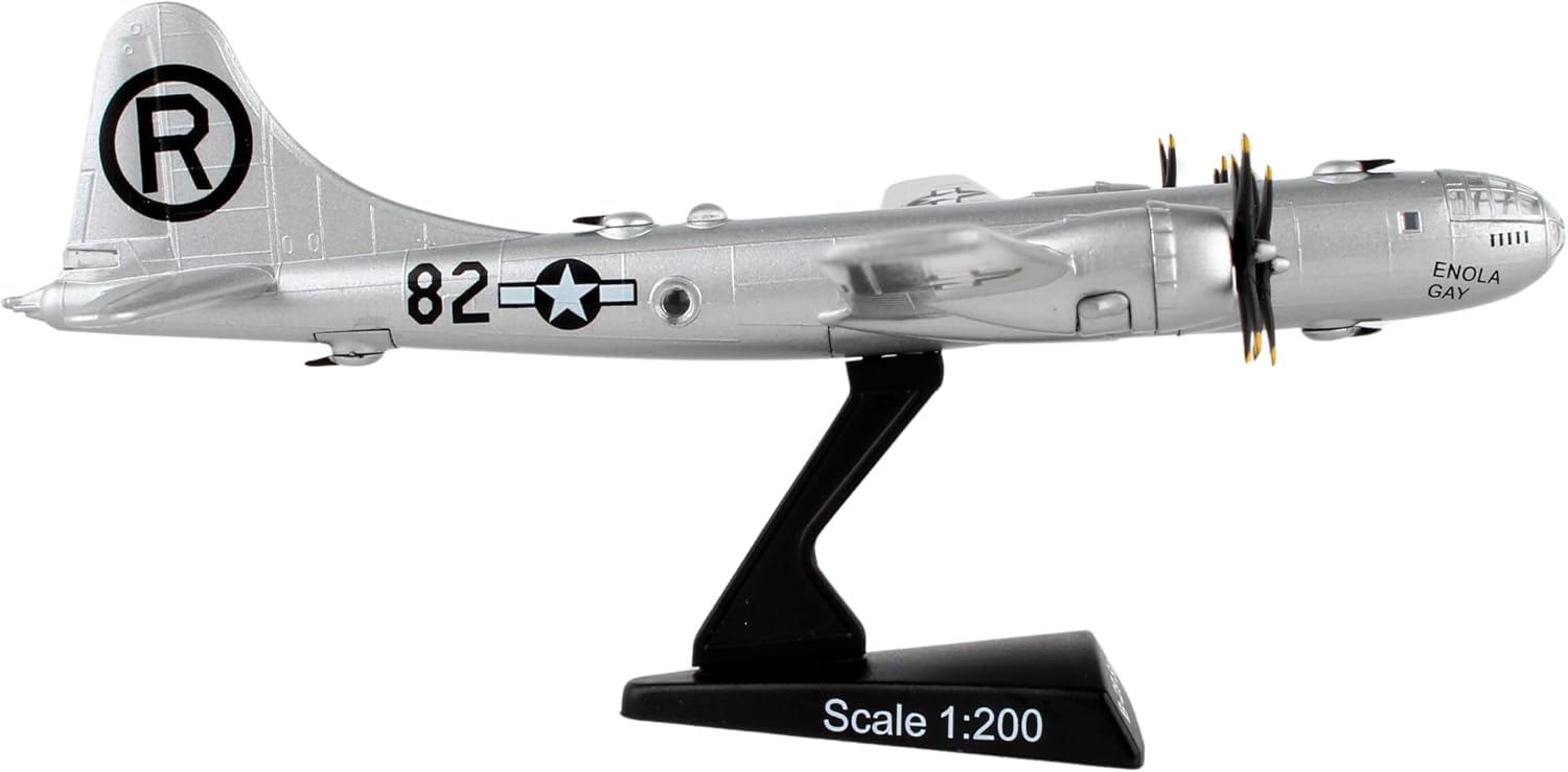 Daron Worldwide Trading B-29 Superfortress Enola Gay Vehicle (1:200 Scale), White