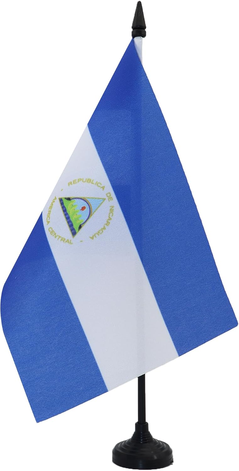 AZ FLAG Nicaragua Table Flag 4x6 in 100D Polyester Plastic Base | Indoor use Nicaraguan 15x10 cm desk flag stitched finish with reinforced edges with plastic pole