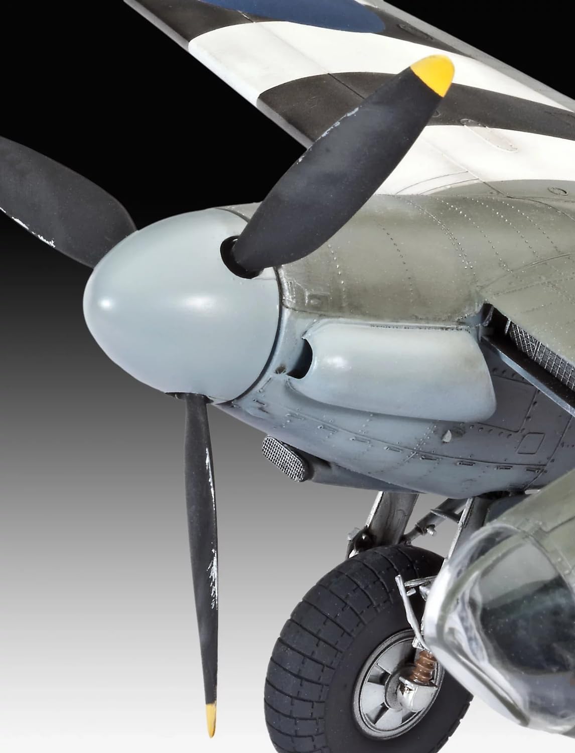 Revell 04758 De Havilland Mosquito Mk IV Airplane Kit