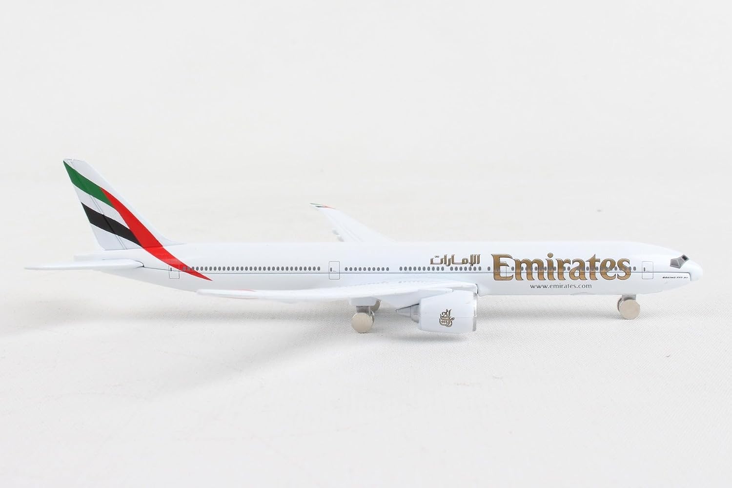 Daron Toy Airplane RT9904 – Emirates A380 – Die-Cast Metal Model Airplane Toy with Plastic Parts for Kids Ages 3+