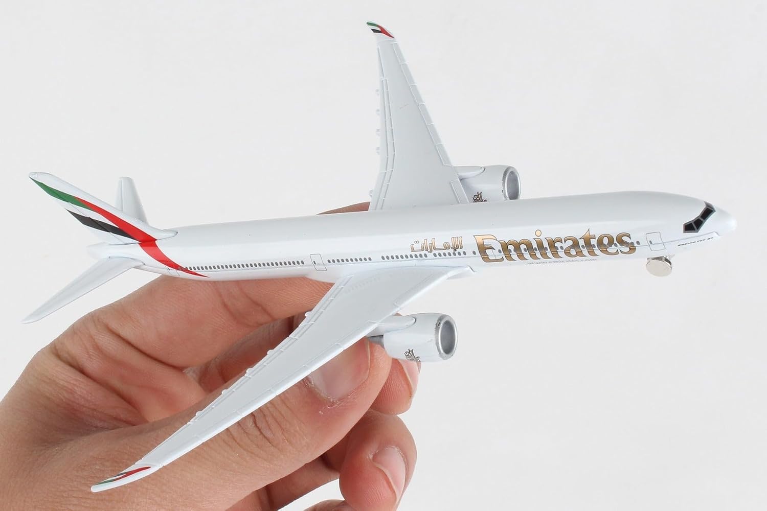 Daron Toy Airplane RT9904 – Emirates A380 – Die-Cast Metal Model Airplane Toy with Plastic Parts for Kids Ages 3+