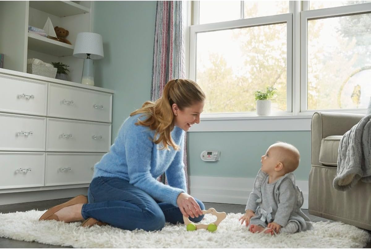 First Alert Plug in Combination Explosive Gas & Carbon Monoxide Alarm | GCO1CN With Digital Display and 9V Battery Backup
