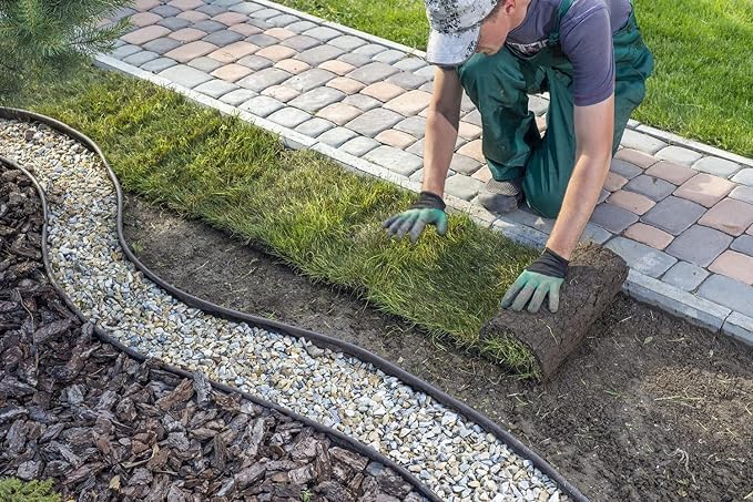 Master Mark Original Plastic Landscape Edging Roll with 5 Anchoring Stakes, Flexible 20-Foot Coil for Gardens, Flower Beds, and Lawn, Garden Border
