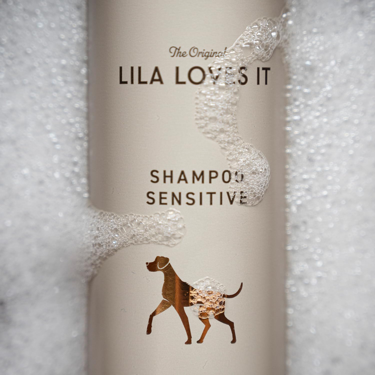 LILA LOVES IT Shampoo Sensitive for Dogs - Dog Shampoo with Aloe Vera, Almond Oil, Calendula and Camomile, moisturizing, Soothing and Gentle, 250 ml