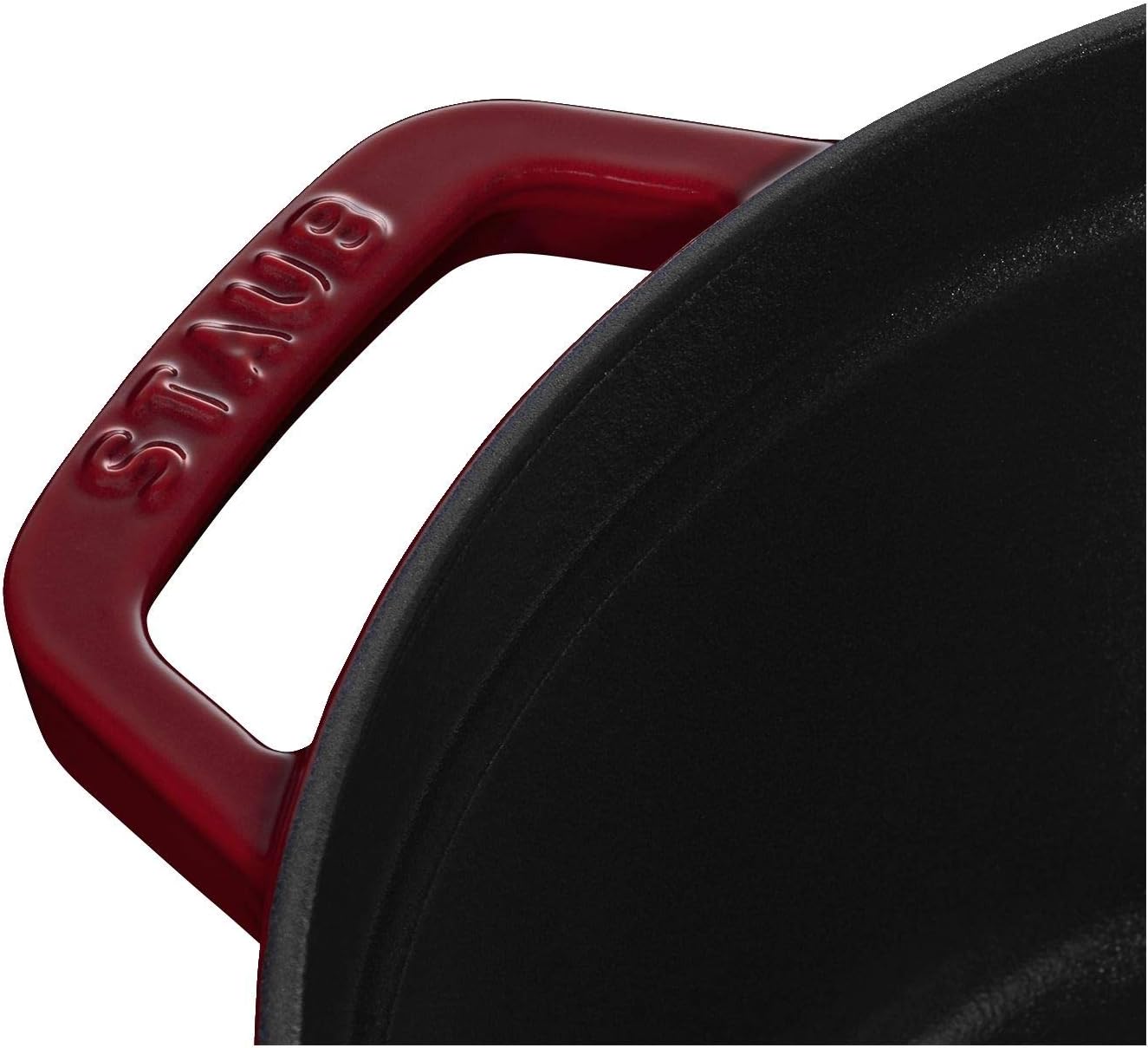 Staub Round Cocotte - 5.5Qt - Grenadine