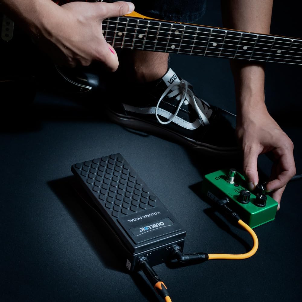 Quick-Lok VP-2611 Volume Pedal for Keyboard or Guitar (Mono) , 9.2 x 2.8 x 3.9 inches