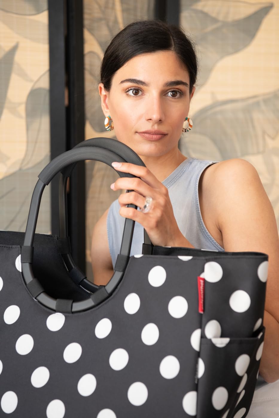 reisenthel loopshopper L - Sturdy bag with practical compartments - water resistant design.