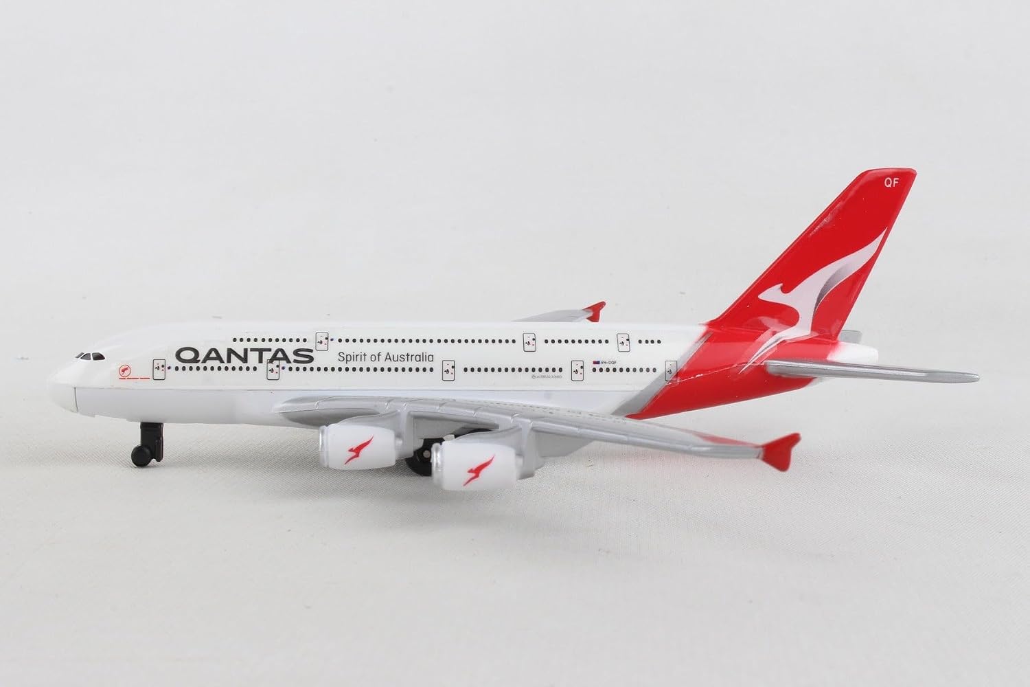Daron Toy Airplane RT9904 – Emirates A380 – Die-Cast Metal Model Airplane Toy with Plastic Parts for Kids Ages 3+