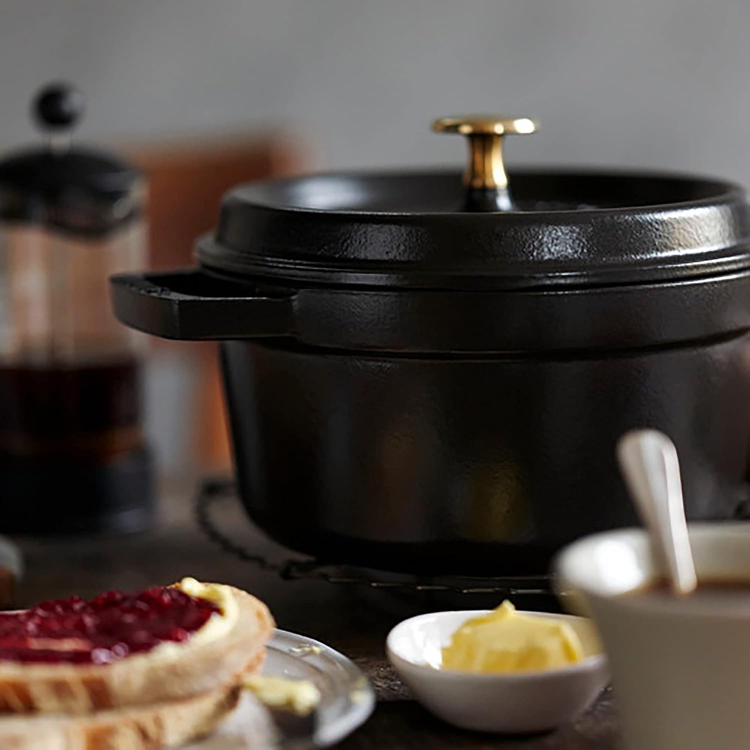 Staub Round Cocotte - 5.5Qt - Grenadine