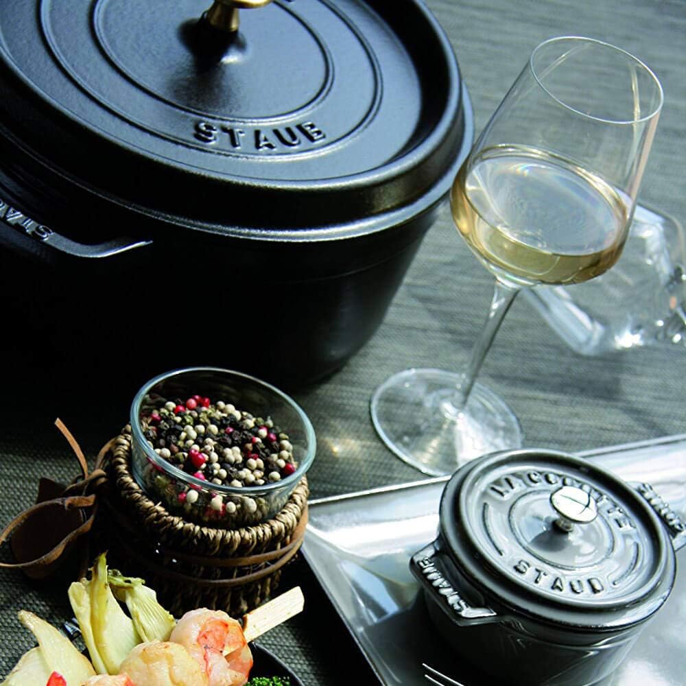 Staub Round Cocotte - 5.5Qt - Grenadine