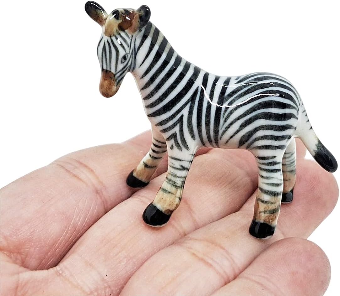 WitnyStore Tiny 2¾" Brown Standing Look Right Giraffe Figurine - Miniature Hand Made Ceramic Giraffes Tropical Savanna Africa Wild Life Cute Animals Porcelain Decorative Collectible Figure Décor Gifts