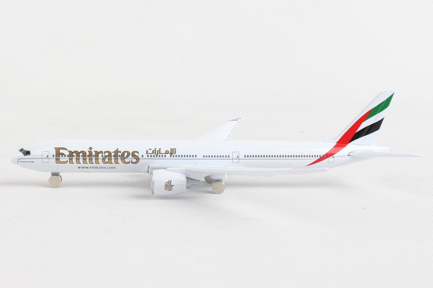Daron Toy Airplane RT9904 – Emirates A380 – Die-Cast Metal Model Airplane Toy with Plastic Parts for Kids Ages 3+