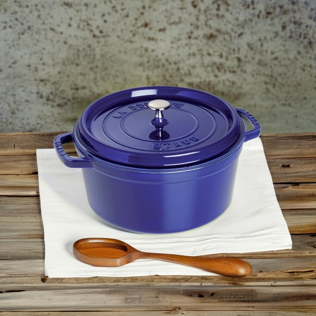 Staub Round Cocotte - 5.5Qt - Grenadine