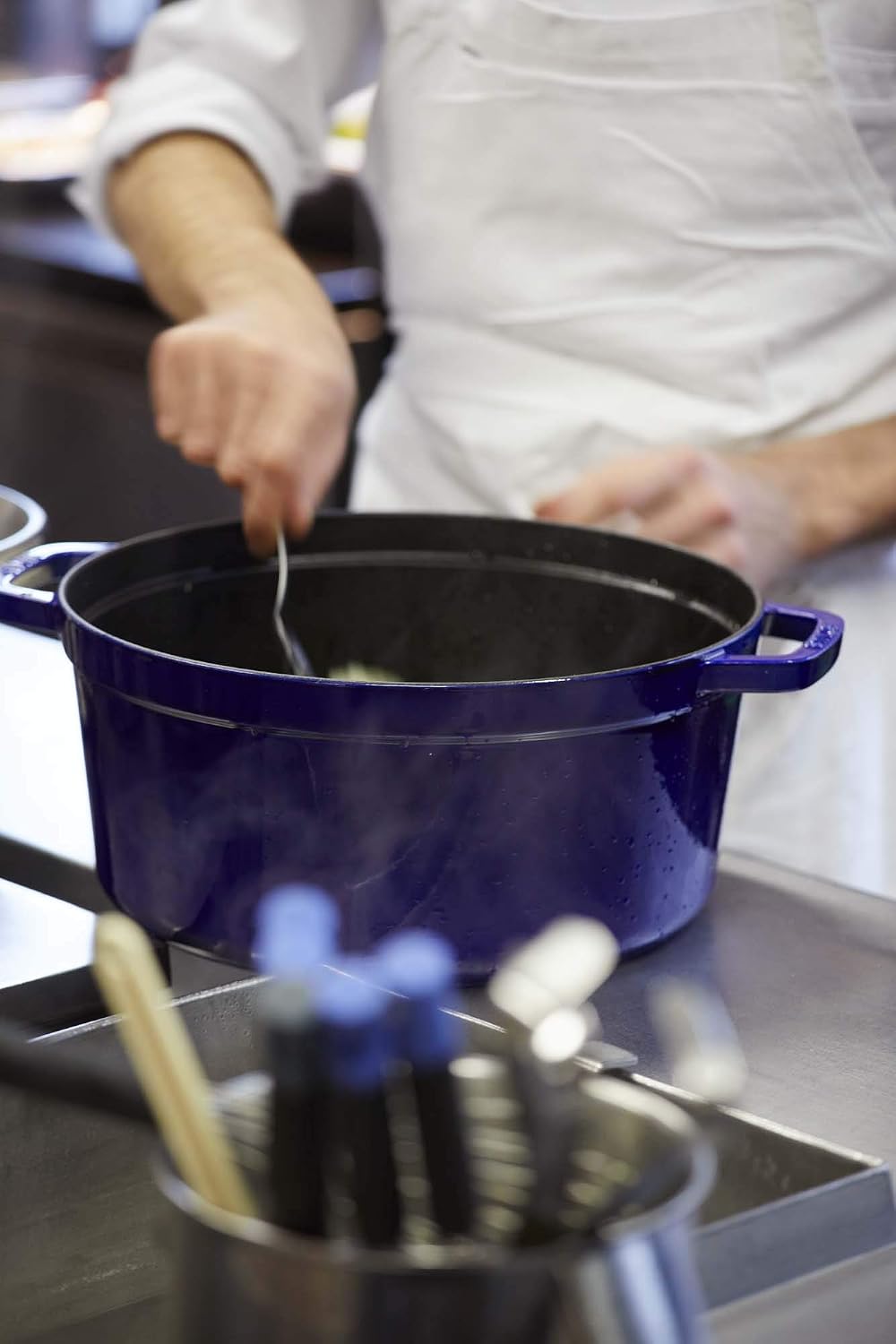 Staub Round Cocotte - 5.5Qt - Grenadine
