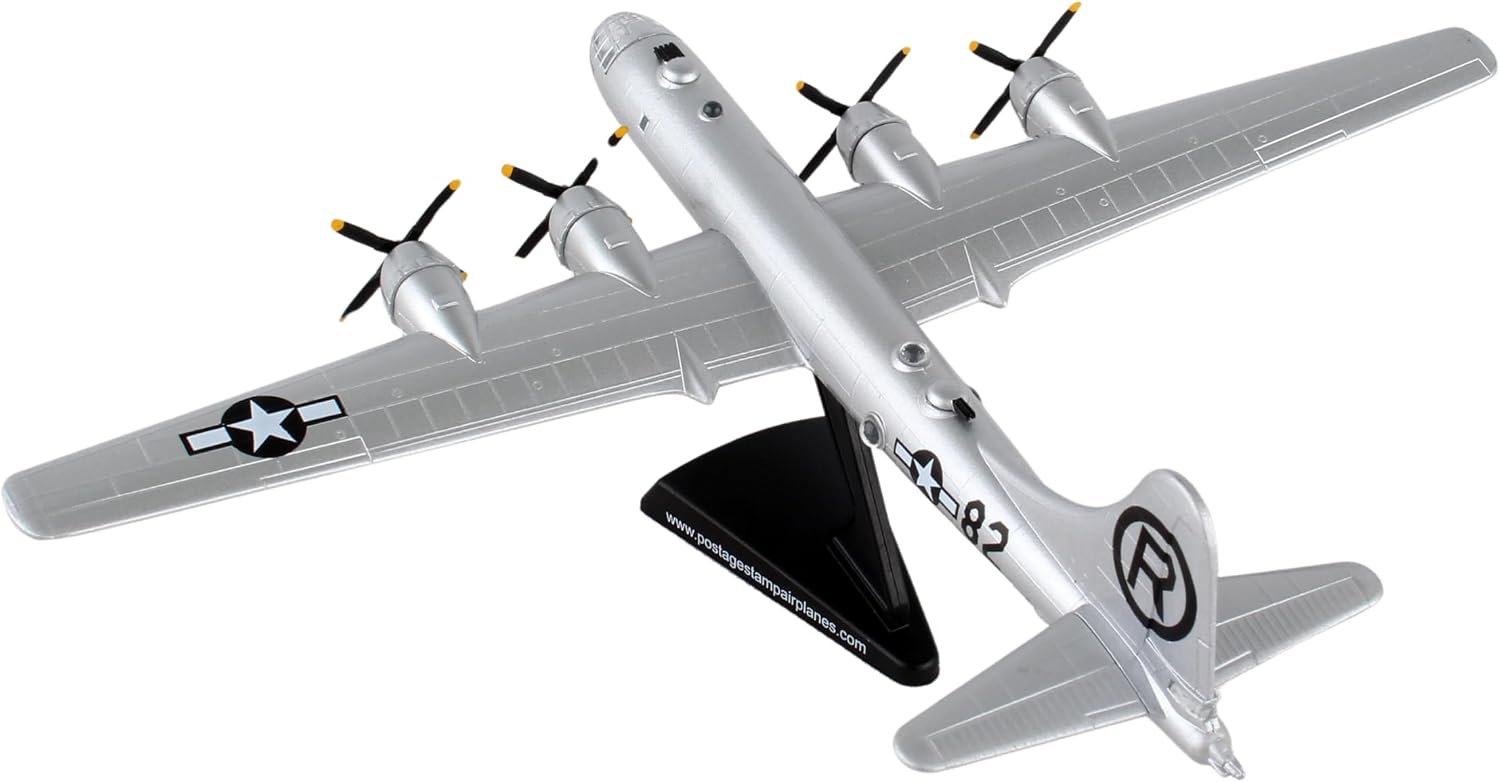 Daron Worldwide Trading B-29 Superfortress Enola Gay Vehicle (1:200 Scale), White