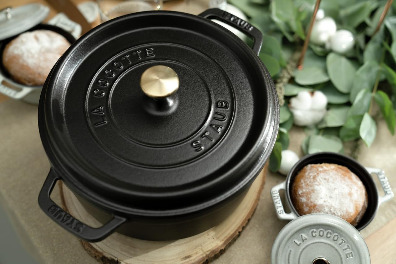 Staub Round Cocotte - 5.5Qt - Grenadine