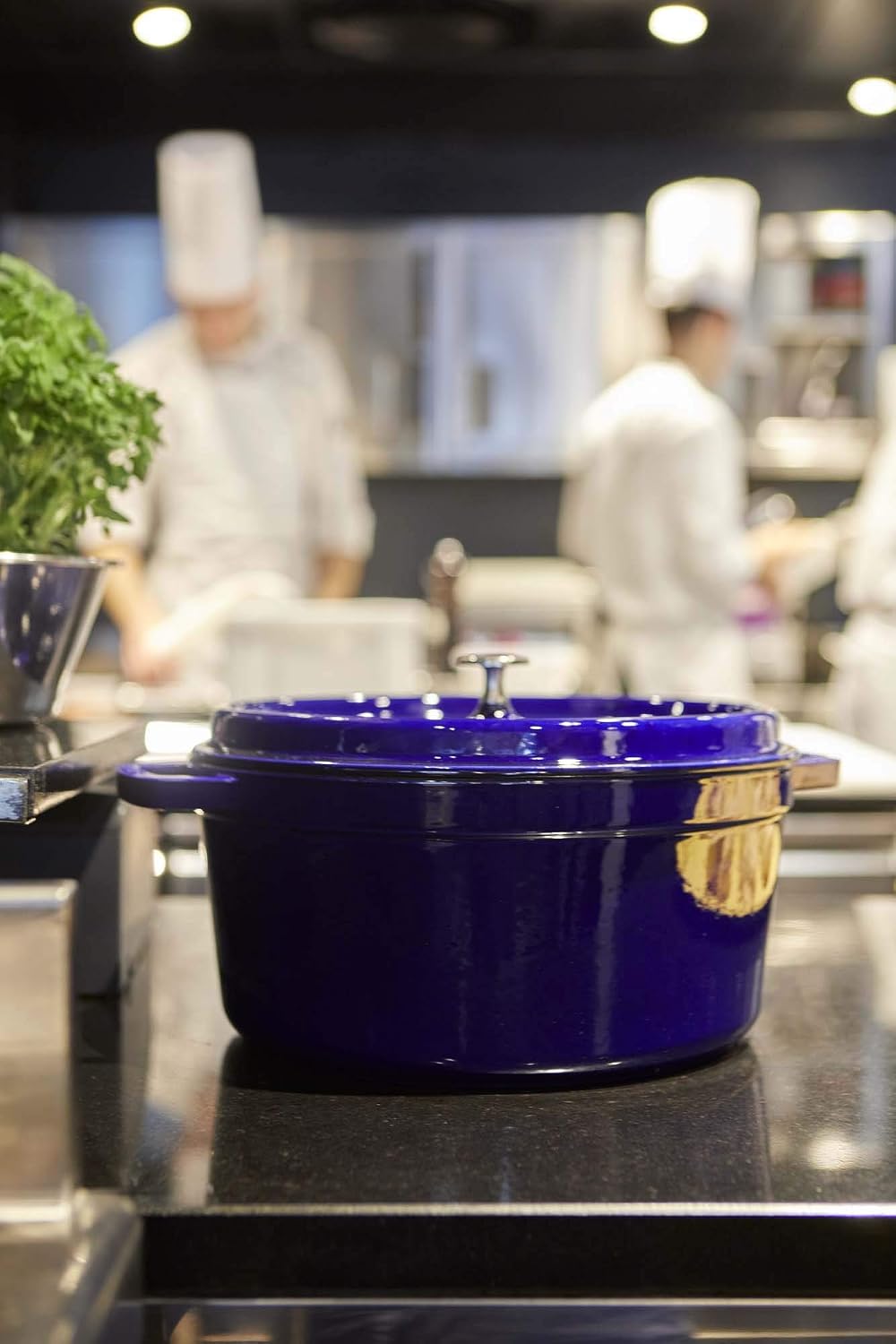 Staub Round Cocotte - 5.5Qt - Grenadine