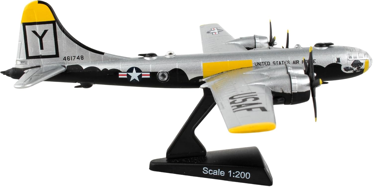 Daron Worldwide Trading B-29 Superfortress Enola Gay Vehicle (1:200 Scale), White