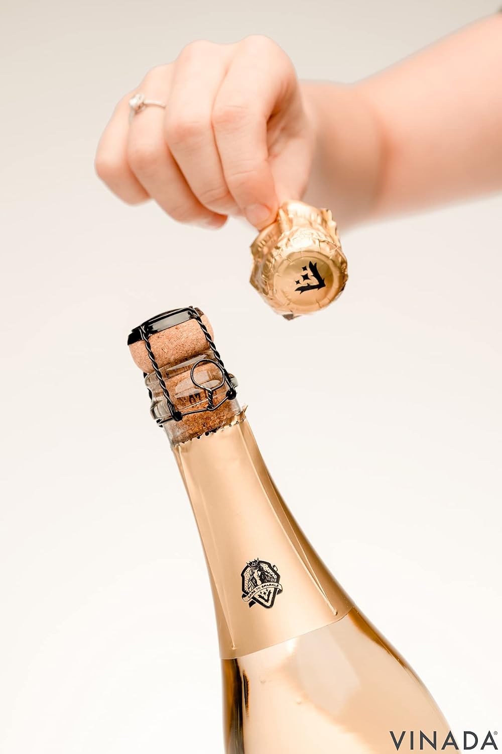 VINADA - Sparkling Gold - Zero Alcohol Wine - 750 ml (8 Glass Bottles)