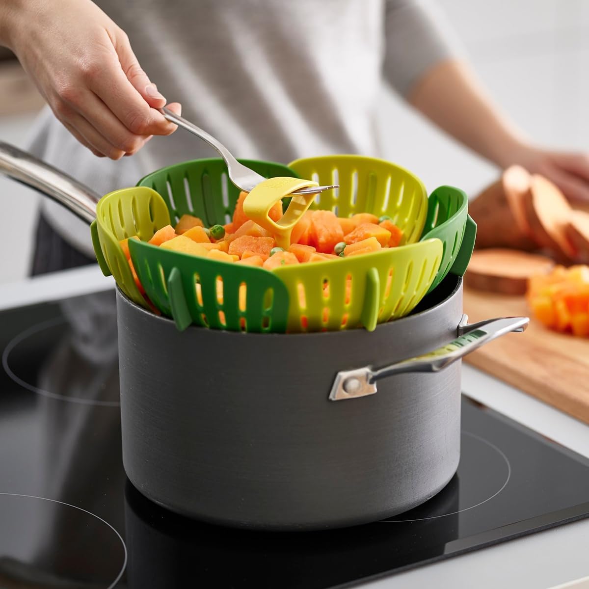 Joseph Joseph Bloom Folding Steamer Basket, Vegetable Steamer