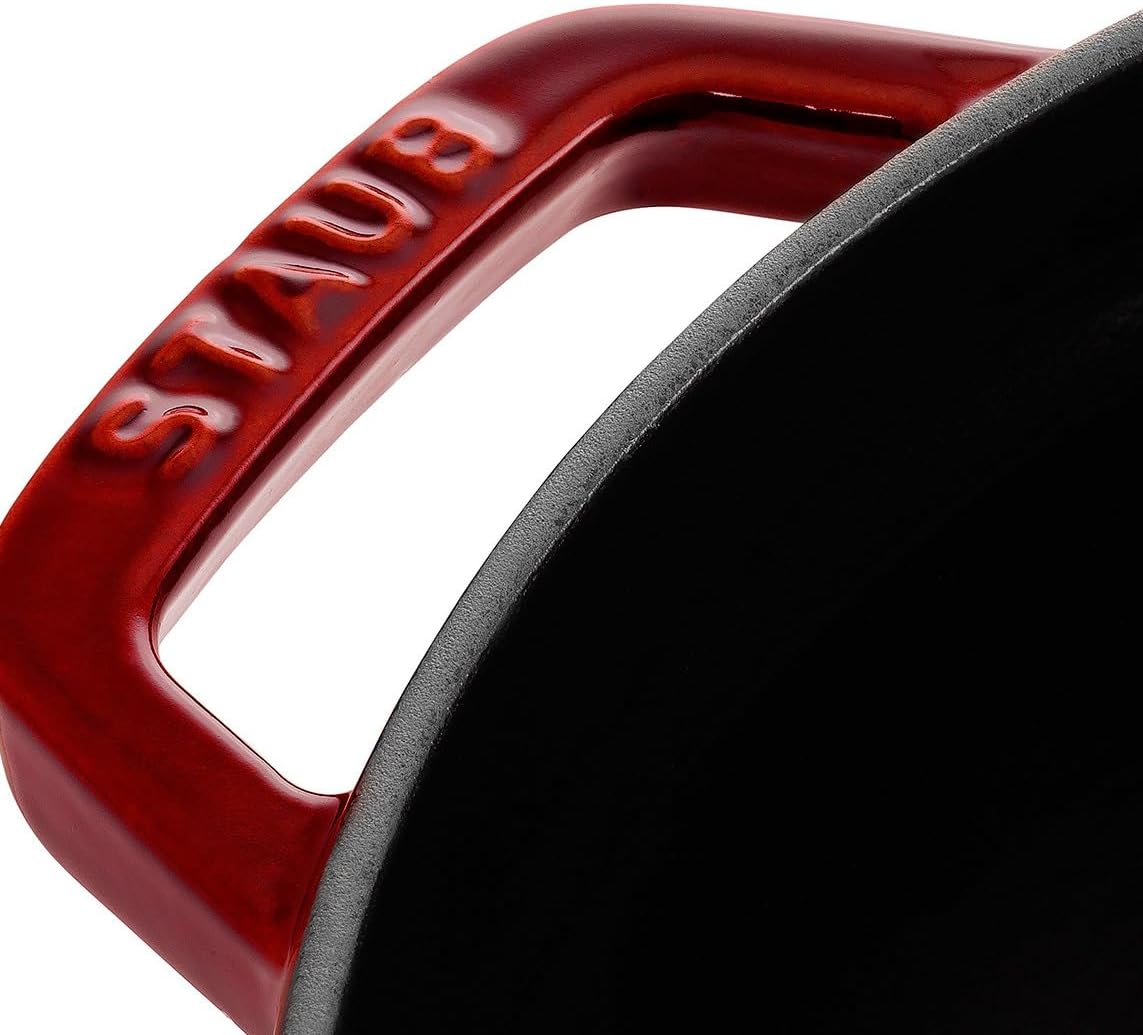 Staub Round Cocotte - 5.5Qt - Grenadine