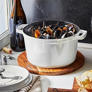 Staub, cocotte, cast iron, dutch oven, round