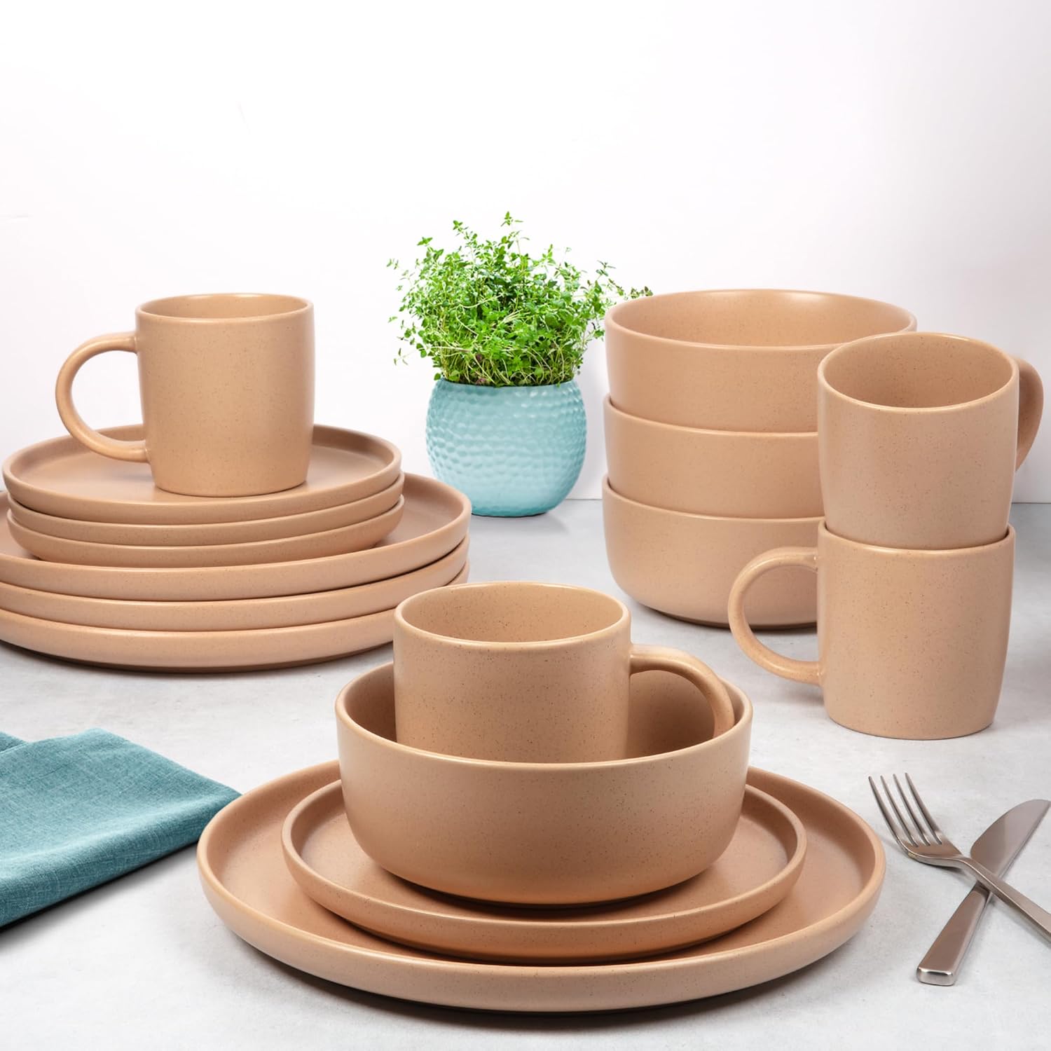 Zulay Kitchen Luna Plates and Bowls Sets, 16 Piece Modern Porcelain Dish Set for 4, Chip and Scratch Resistant Square Dinnerware Set