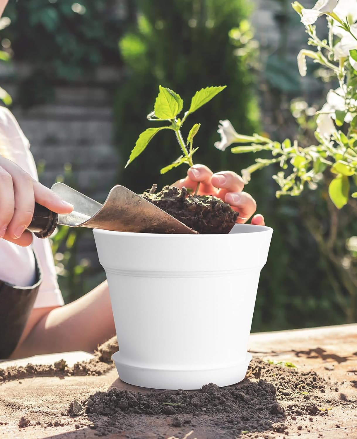 homenote 7.5 Inch Plastic Flower Pots with Drainage Holes and Trays (8 Pcs)