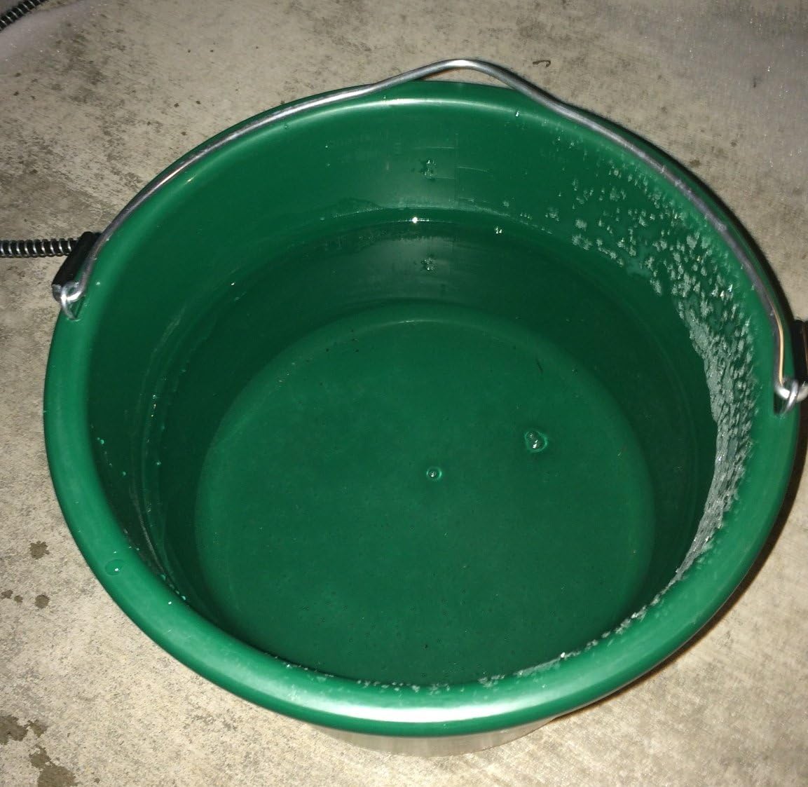 Farm Innovators Heated Water Bucket, 200W Heating Power - 16 Gallon Plastic Bucket with Replaceable Heating Element for Livestock Watering & Feeding | Thermostatically controlled to operate only when necessary, large 16-gallon capacity, anti-chew cord