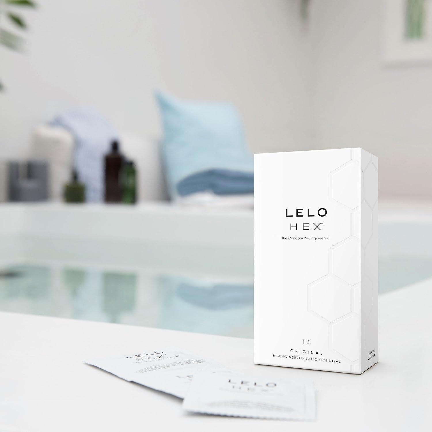 LELO HEX Original - Ultra Thin Condoms, Increased Strength, 12 Pack | This ultra thin condom offers increased strength without reducing sensation, for comfortable, reliable protection.