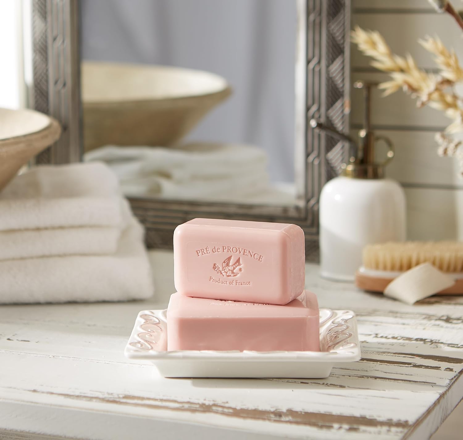 Pre de Provence Artisanal Soap Bar, Natural French Skincare, Enriched with Organic Shea Butter, Quad Milled for Rich, Smooth & Moisturizing Lather, Linden, 5.3 Ounce