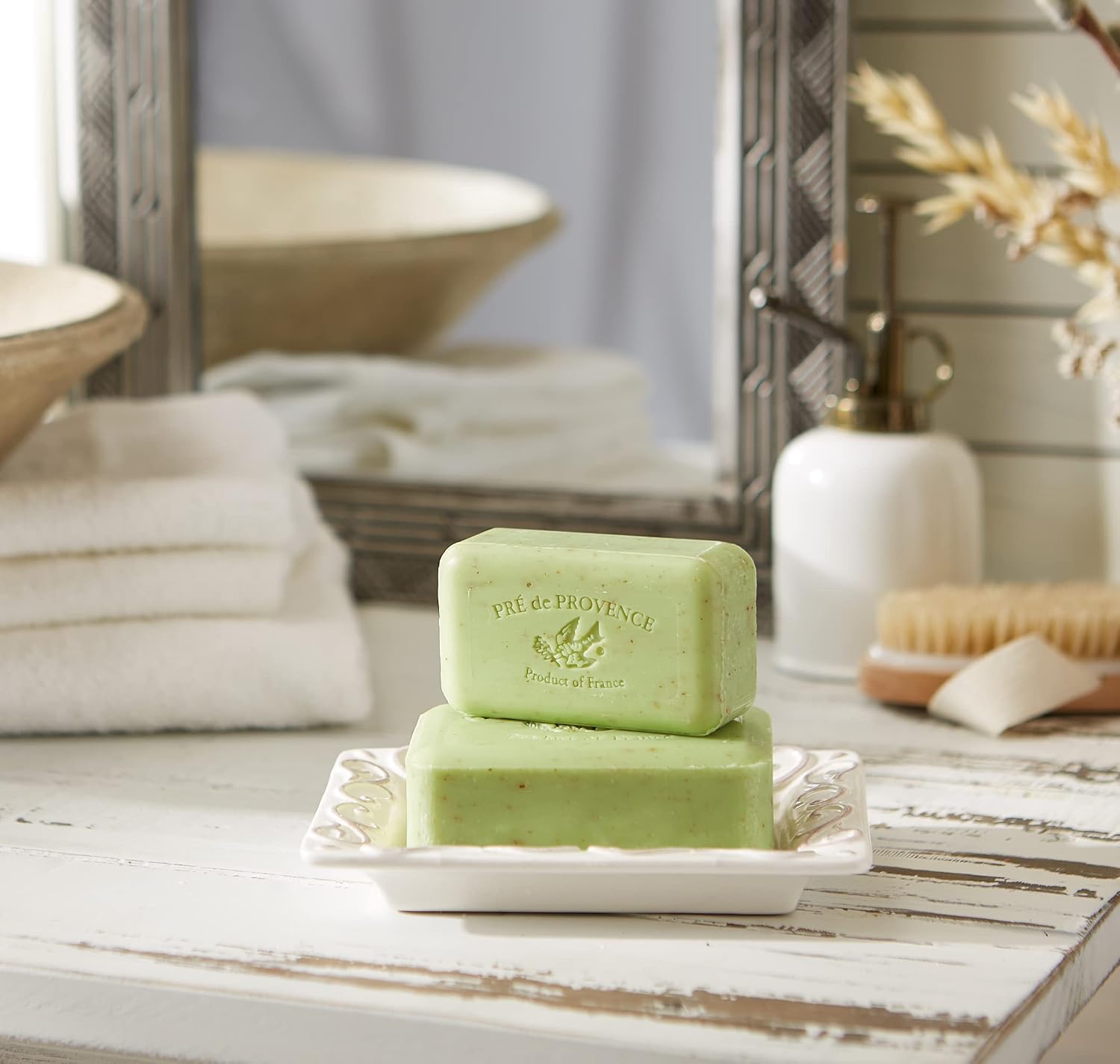 Pre de Provence Artisanal Soap Bar, Natural French Skincare, Enriched with Organic Shea Butter, Quad Milled for Rich, Smooth & Moisturizing Lather, Linden, 5.3 Ounce