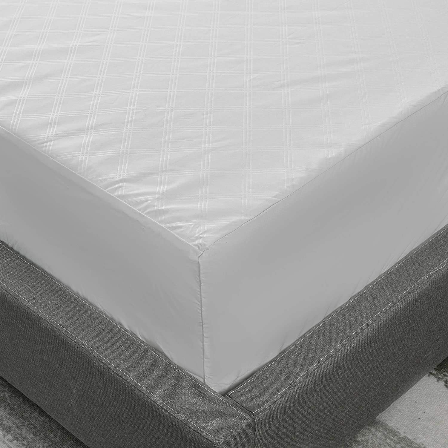 AllerEase Ultimate Allergy Protection and Comfort Zippered Mattress Protector Queen, White