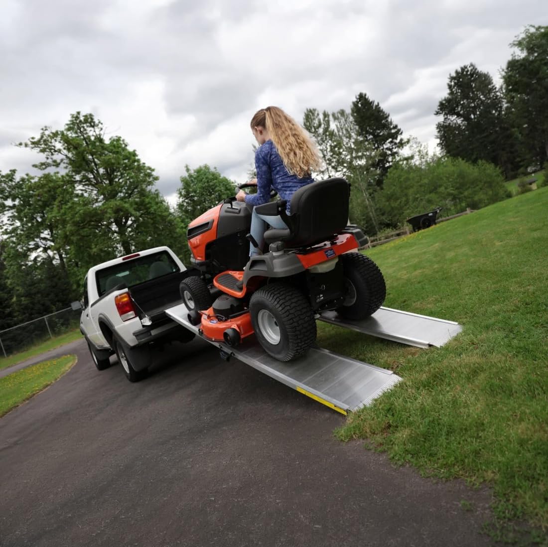EZ-ACCESS TRAVERSE Aluminum Singlefold Folding Ramp, Portable Loading Ramps for Wheelchairs, Motorcycles, Lawn Tractors & ATVs, Heavy Duty Aluminum Folding Ramps with Carrying Handles (Silver, 4 Foot)