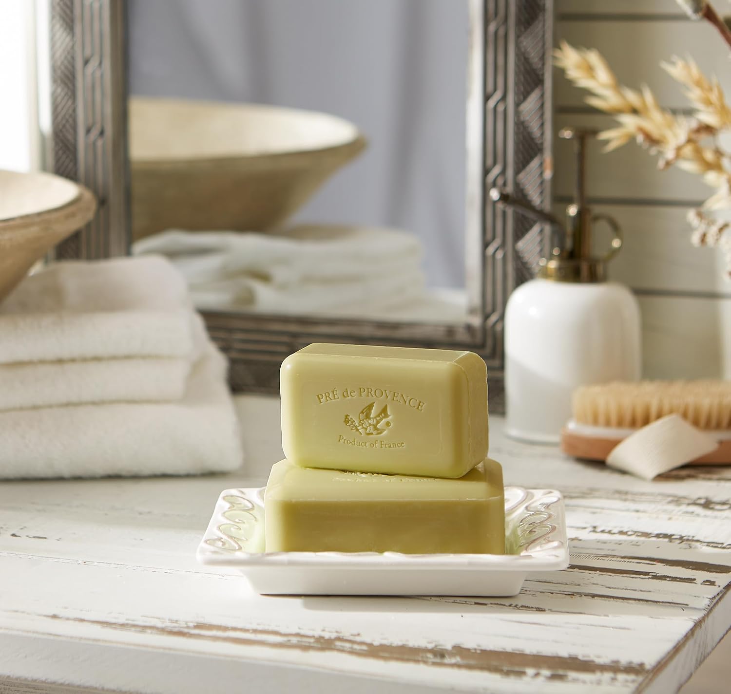 Pre de Provence Artisanal Soap Bar, Natural French Skincare, Enriched with Organic Shea Butter, Quad Milled for Rich, Smooth & Moisturizing Lather, Linden, 5.3 Ounce