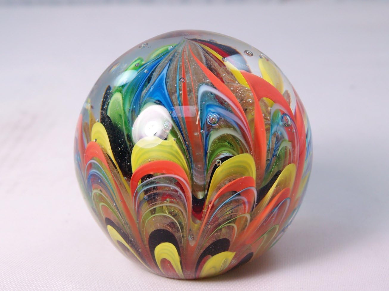M Design Art Handcraft Wavy Scalloped L. Rainbow Paperweight PW-831