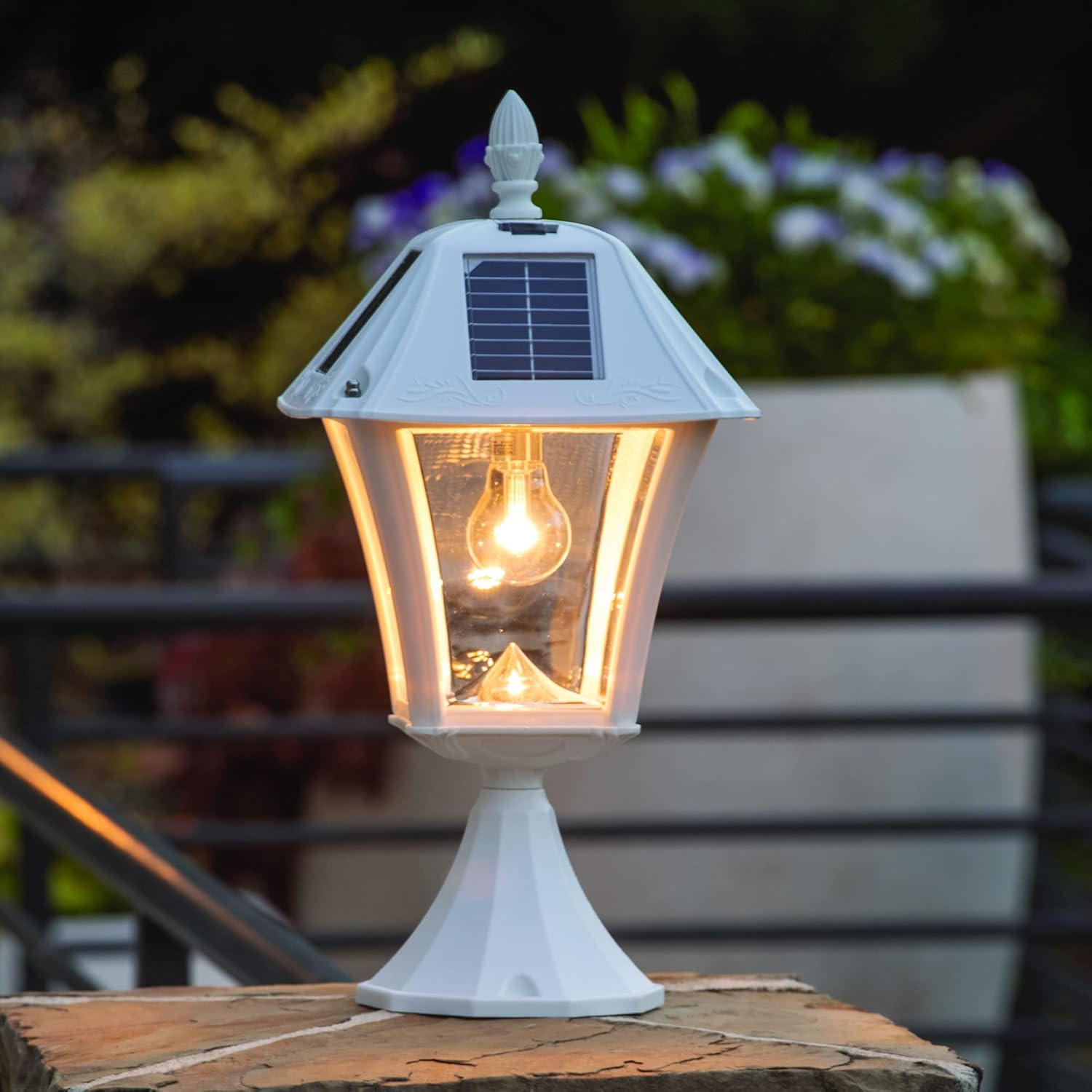 Gama Sonic Baytown II Bulb White Outdoor Solar Light, Single Post Light with 3 Mounting Options, 3in. Fitter for Lamp Posts