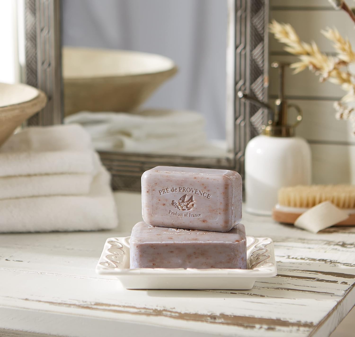 Pre de Provence Artisanal Soap Bar, Natural French Skincare, Enriched with Organic Shea Butter, Quad Milled for Rich, Smooth & Moisturizing Lather, Linden, 5.3 Ounce