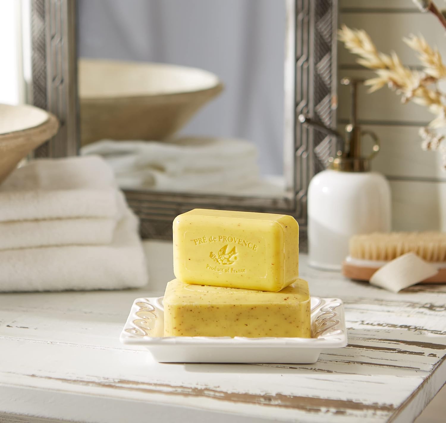 Pre de Provence Artisanal Soap Bar, Natural French Skincare, Enriched with Organic Shea Butter, Quad Milled for Rich, Smooth & Moisturizing Lather, Linden, 5.3 Ounce