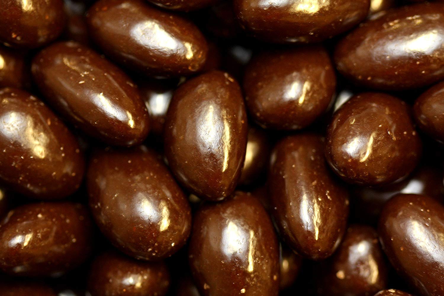 Yupik Milk Chocolate Covered Almonds, 2.2 lb (35.2 oz), Kosher, Whole Nuts, Almonds Dipped in Fine Milk Chocolate, Crunchy & Smooth, Chocolate Candy, Classic Sweet Snacks