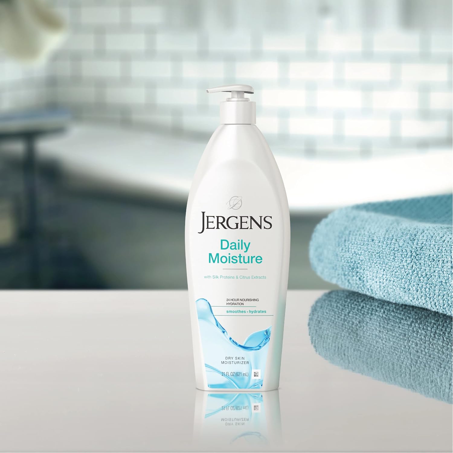 Jergens Soothing Aloe Body Lotion For Dry Skin, Moisturizer, 21 fl oz | Cucumber Extract, Hydralucence Blend, Smooths Texture, Enhances Radiance, Long-Lasting Moisture