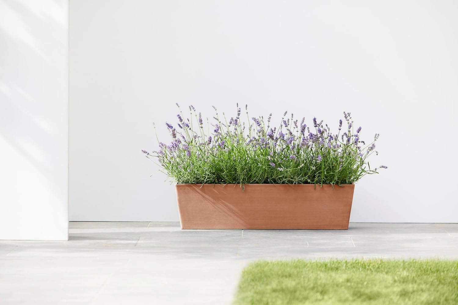Ecopots Bruges Rectangular Flower Planter, Grey, 21.5" | Modern Style, Durable Recycled-Based Composite Construction, Weather and UV-Resistant, for Indoor/Outdoor Use