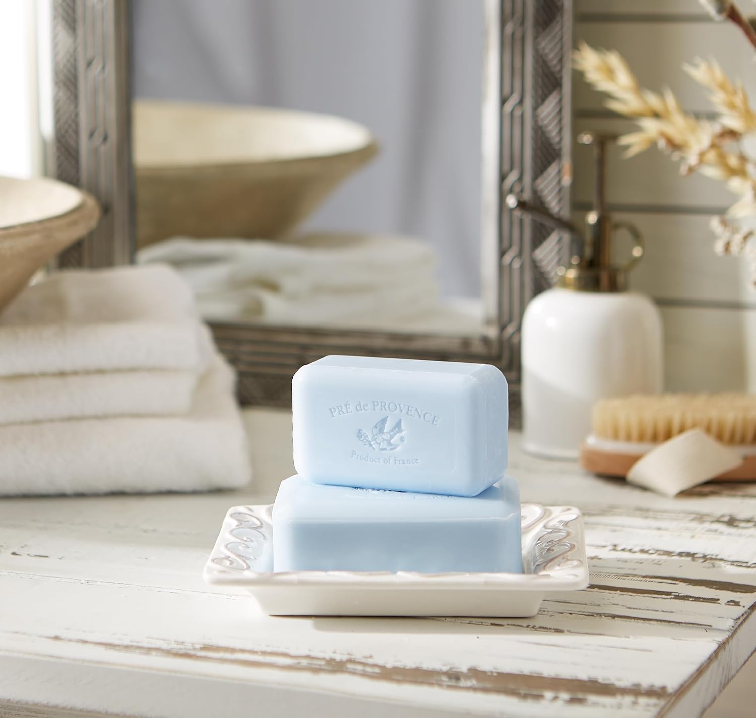Pre de Provence Artisanal Soap Bar, Natural French Skincare, Enriched with Organic Shea Butter, Quad Milled for Rich, Smooth & Moisturizing Lather, Linden, 5.3 Ounce