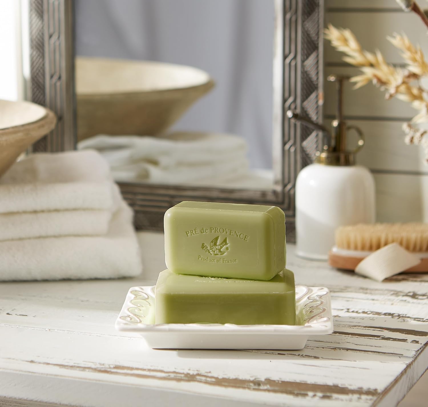 Pre de Provence Artisanal Soap Bar, Enriched with Organic Shea Butter, Natural French Skincare, Quad Milled for Rich Smooth Lather, 8.8 Ounce, Ocean Air